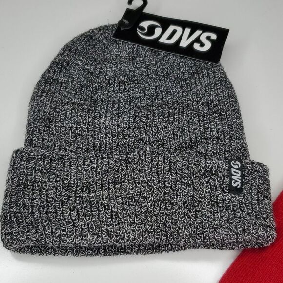 NEW JUICY COUTURE + DVS 2 KNIT BEANIE SNOW HATS NWT - Picture 3 of 9